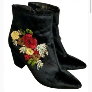 NWT Mackin J Velvet Boots Women's  7.5